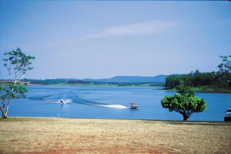lake tinaroo